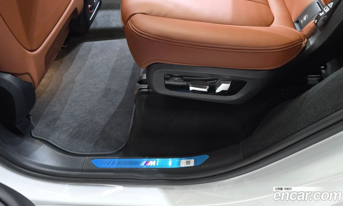 BMW X7 (G07) фото 28