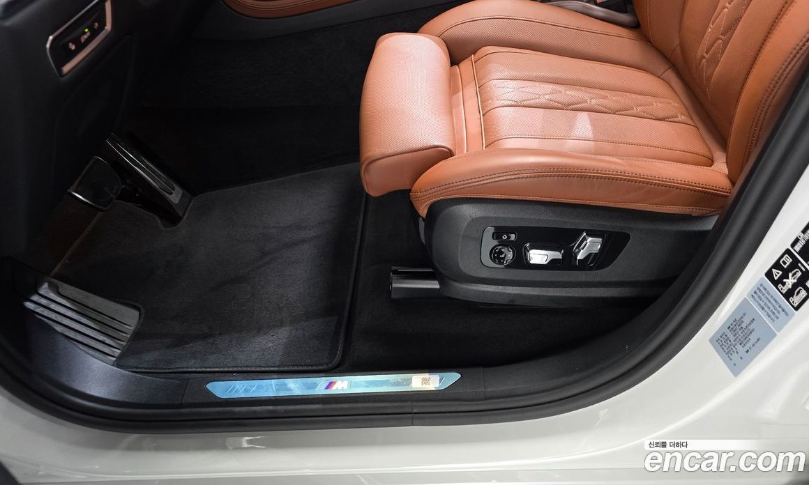BMW X7 (G07) фото 30