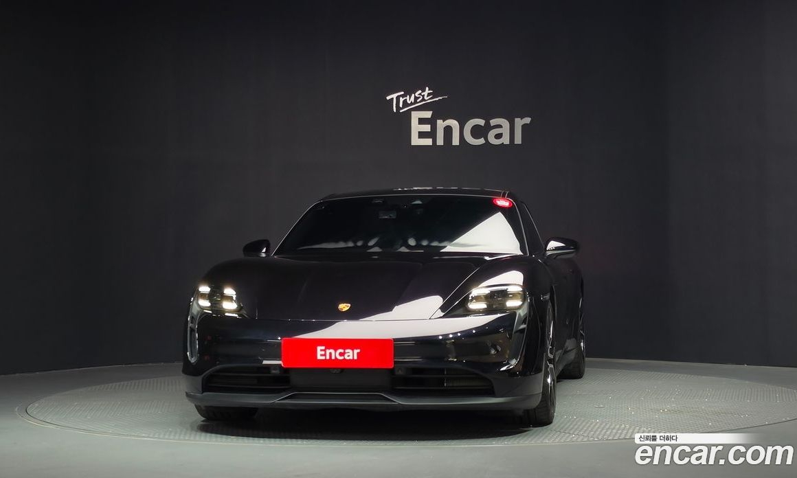 Porsche Taycan фото 3