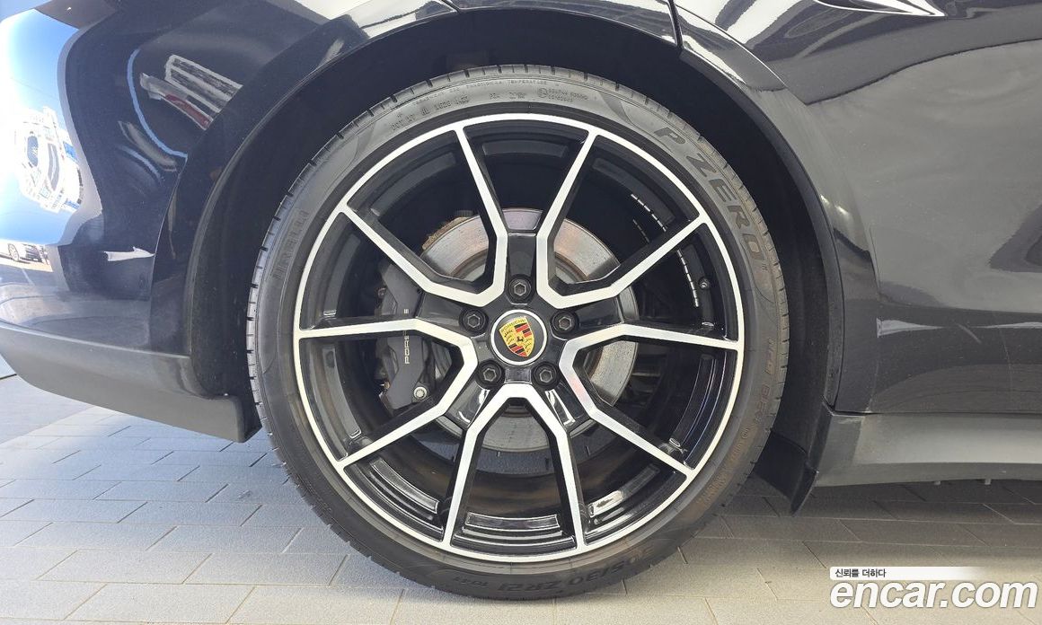 Porsche Taycan фото 5