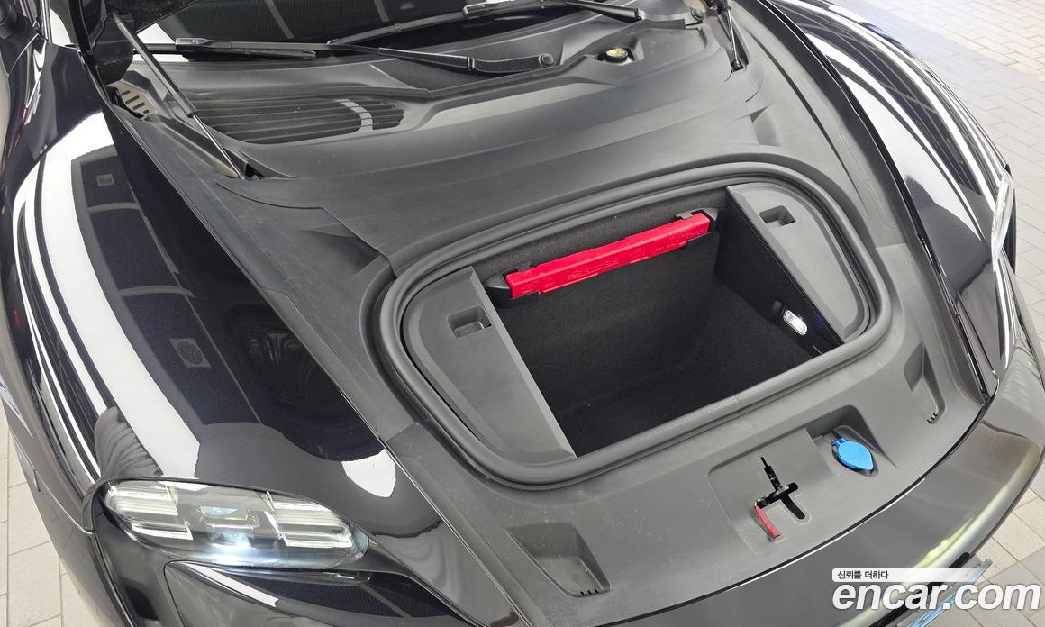 Porsche Taycan фото 6