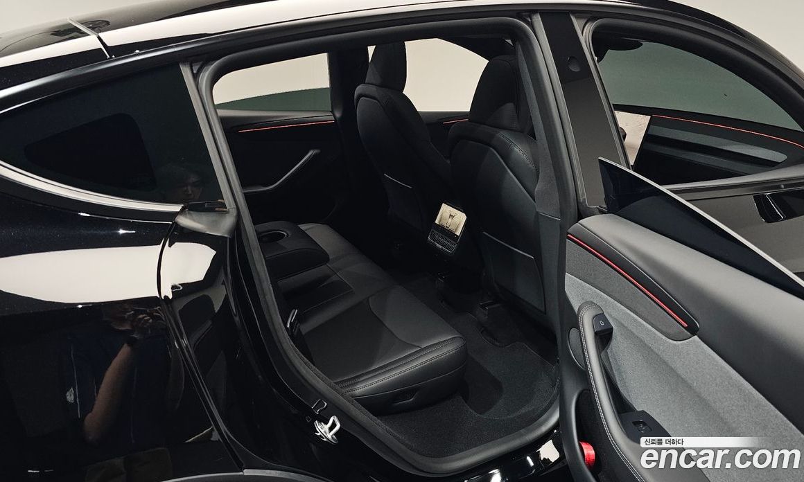 Tesla Model Y фото 10