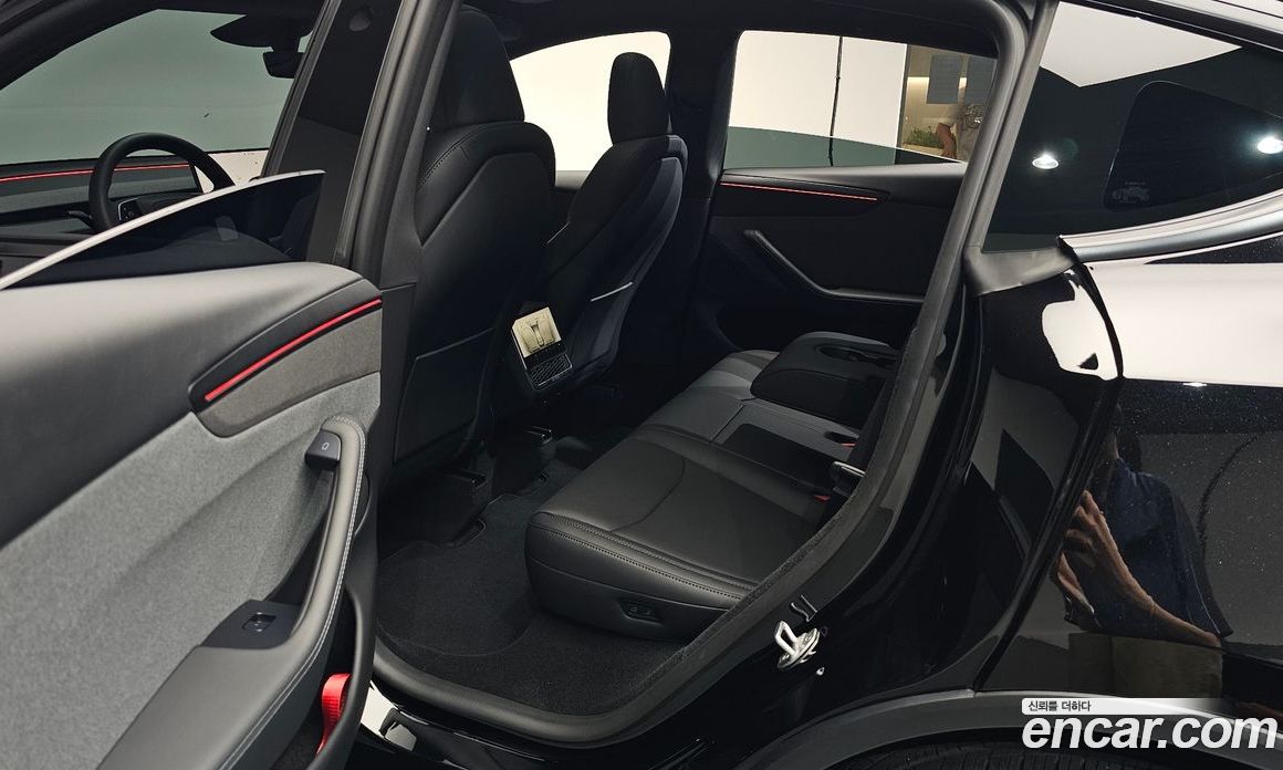 Tesla Model Y фото 11