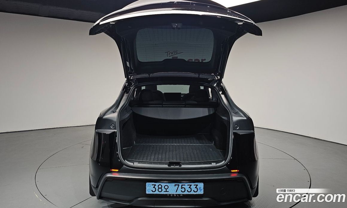 Tesla Model Y фото 19