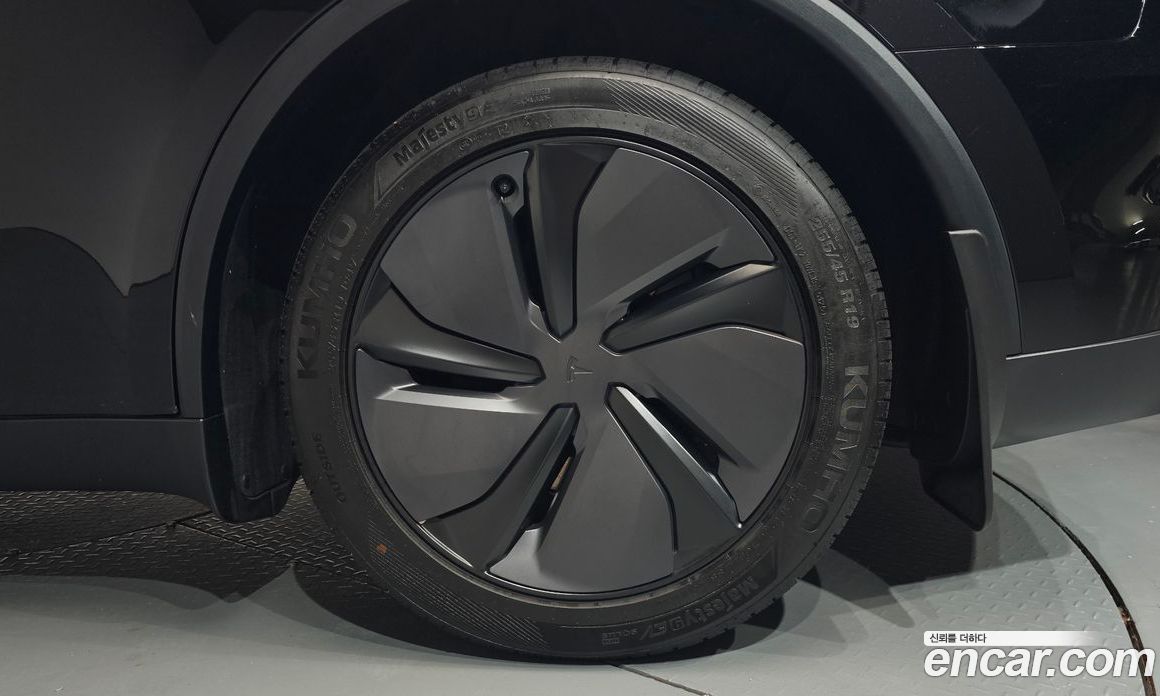 Tesla Model Y фото 21