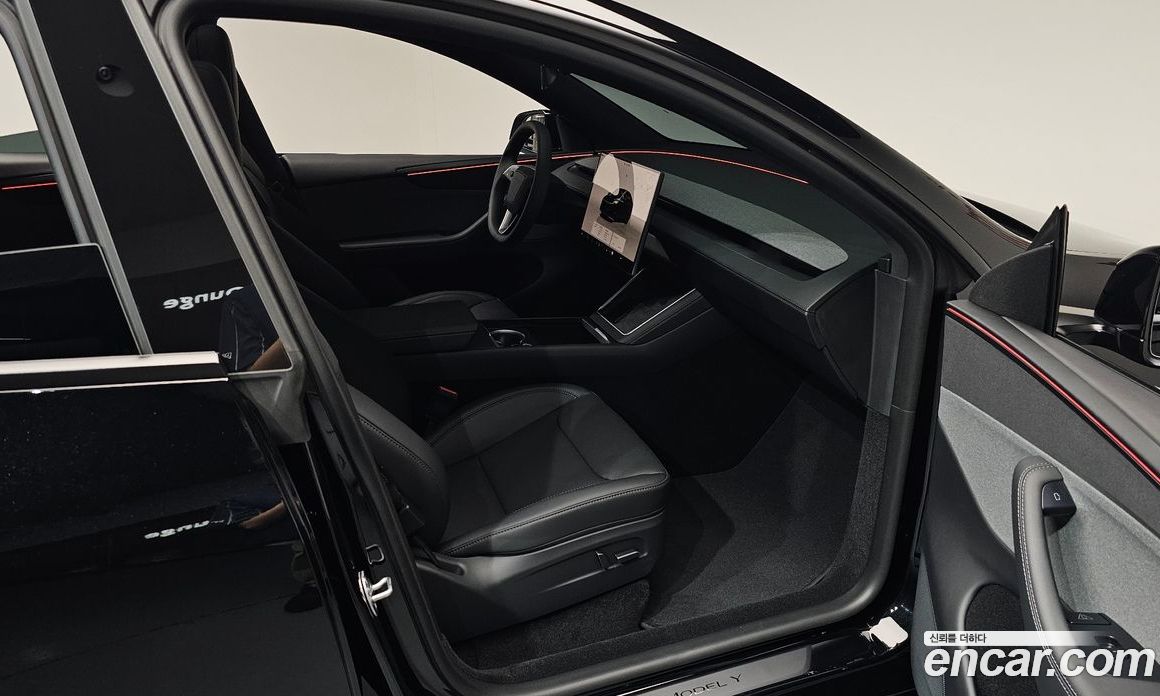 Tesla Model Y фото 26