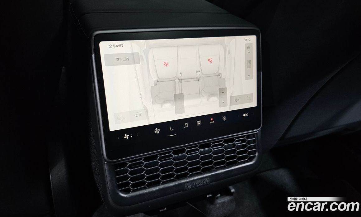 Tesla Model Y фото 31