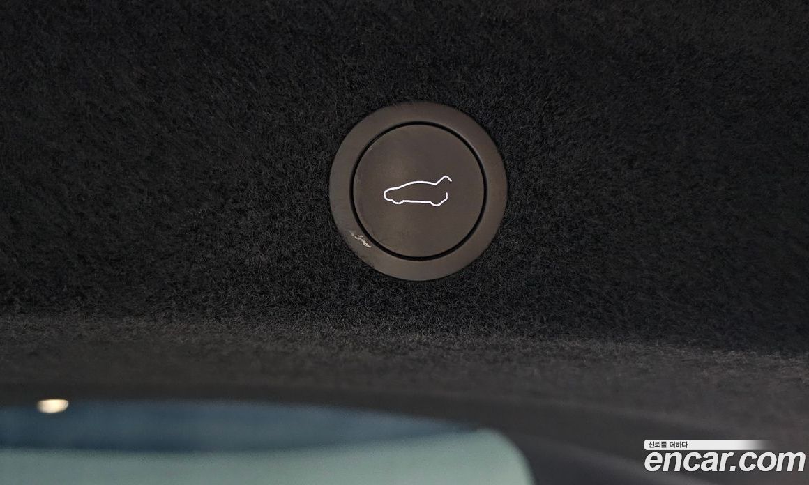 Tesla Model Y фото 32