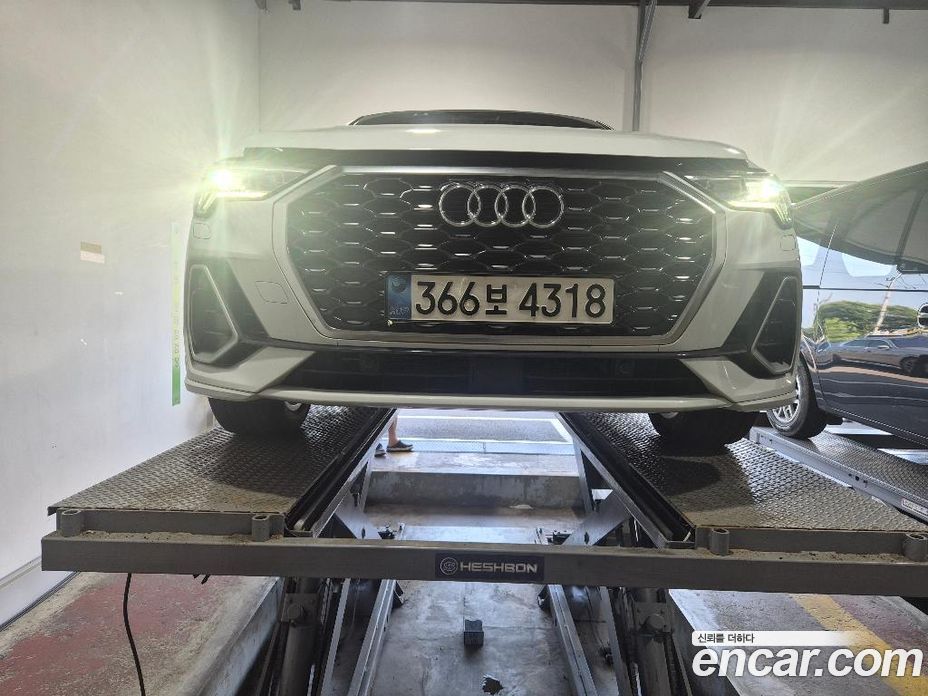 Audi Q3 (F3)