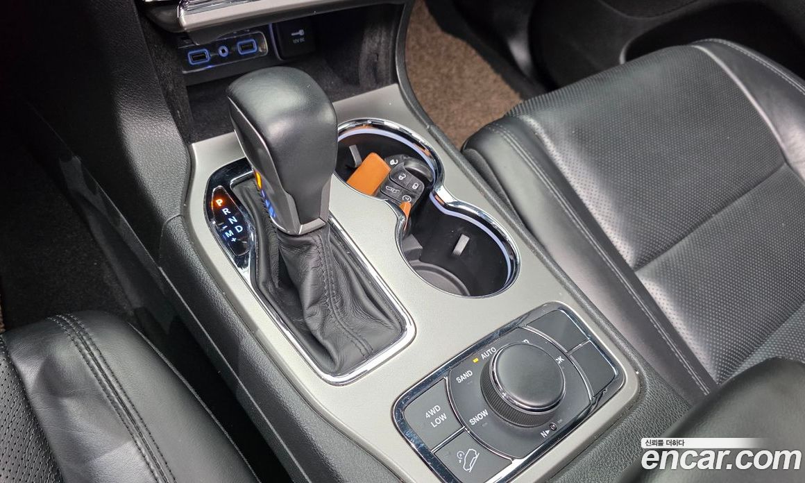 Jeep Grand Cherokee (WK) фото 8