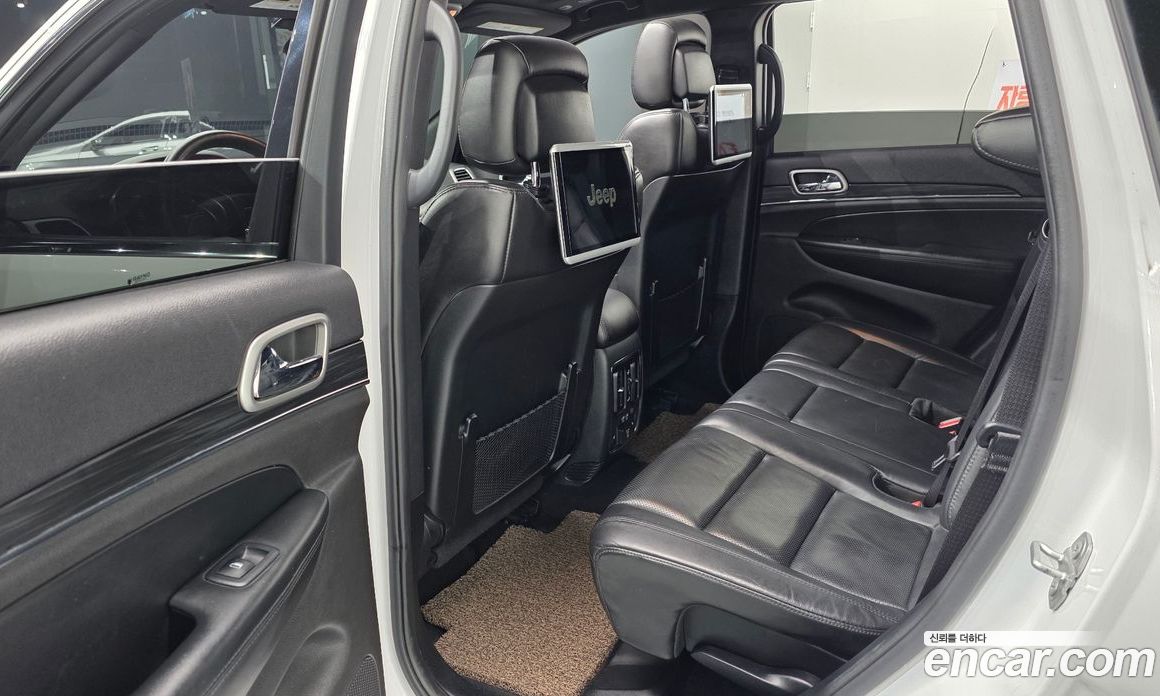 Jeep Grand Cherokee (WK) фото 11