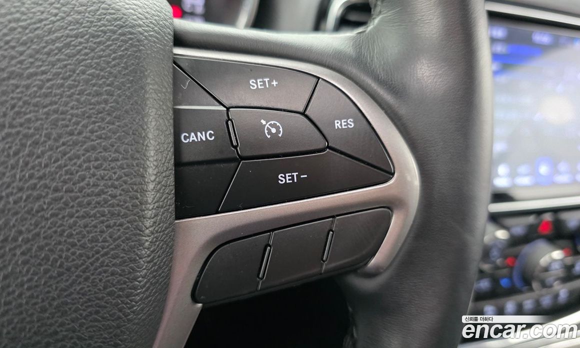 Jeep Grand Cherokee (WK) фото 19
