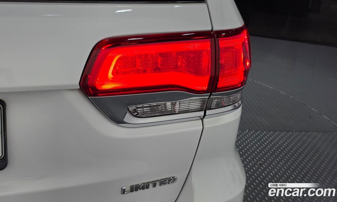 Jeep Grand Cherokee (WK) фото 23