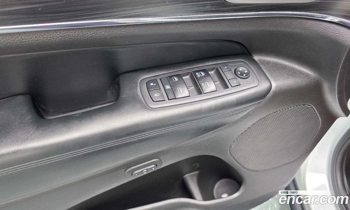 Jeep Grand Cherokee (WK) фото 27