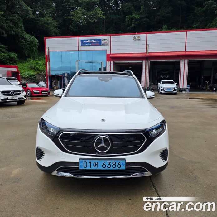 Mercedes-Benz EQB X243