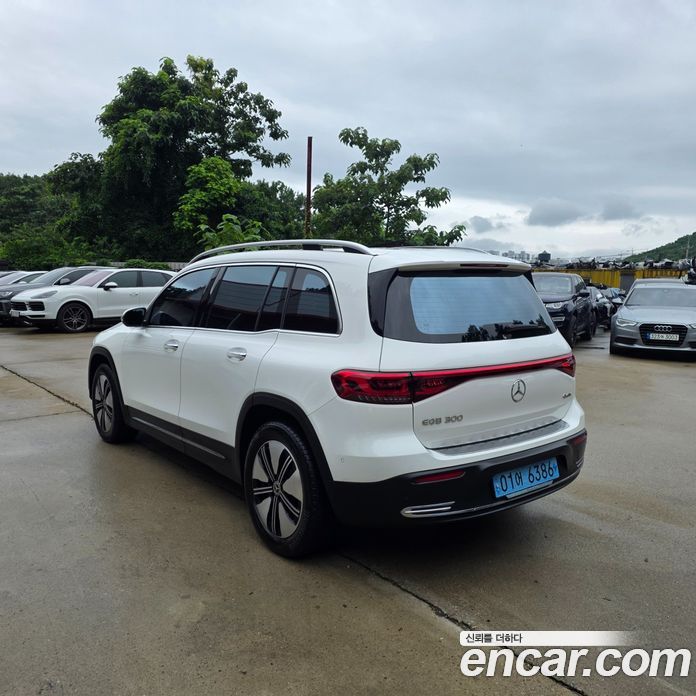 Mercedes-Benz EQB X243 фото 4