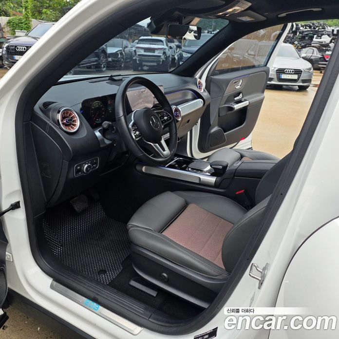 Mercedes-Benz EQB X243 фото 9