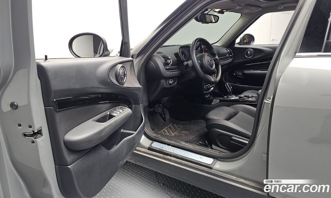 Mini Cooper Clubman фото 10