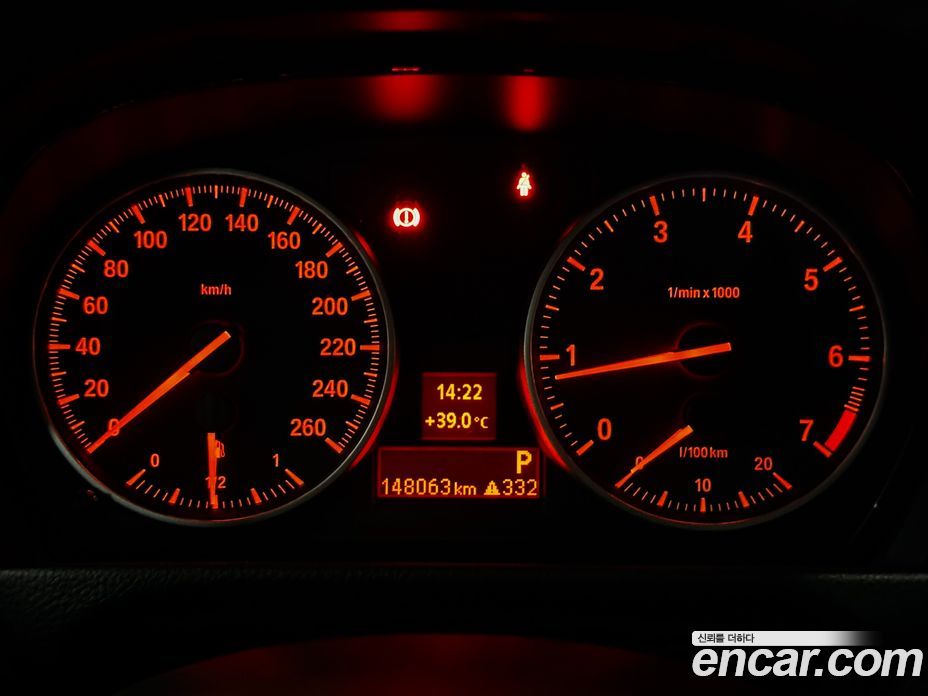 BMW 3-Series (E90) фото 8