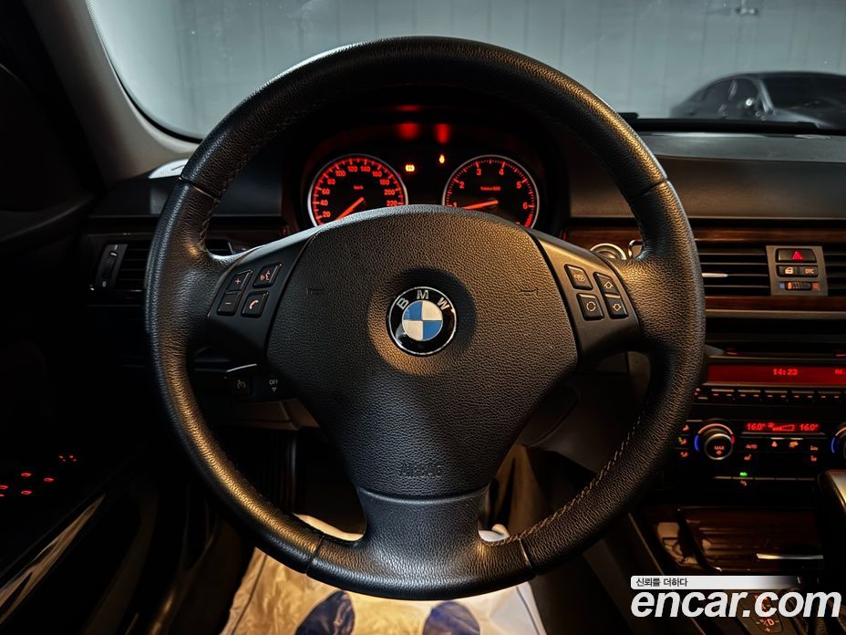 BMW 3-Series (E90) фото 11