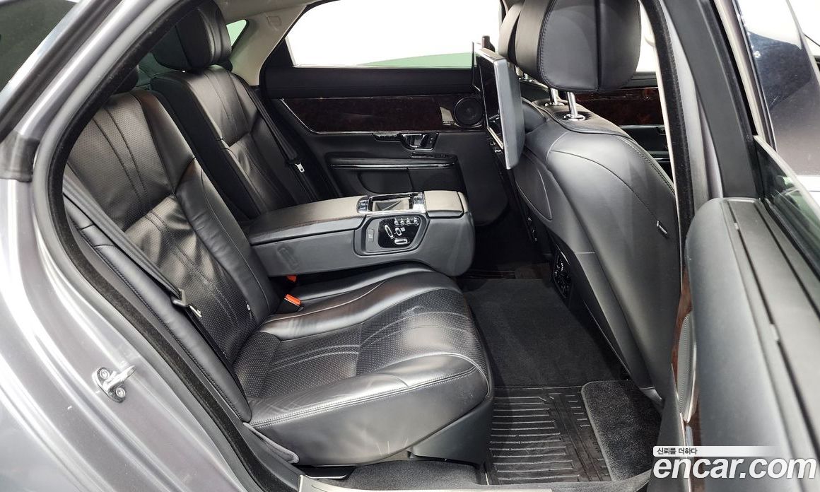 Jaguar XJ Restyling фото 12