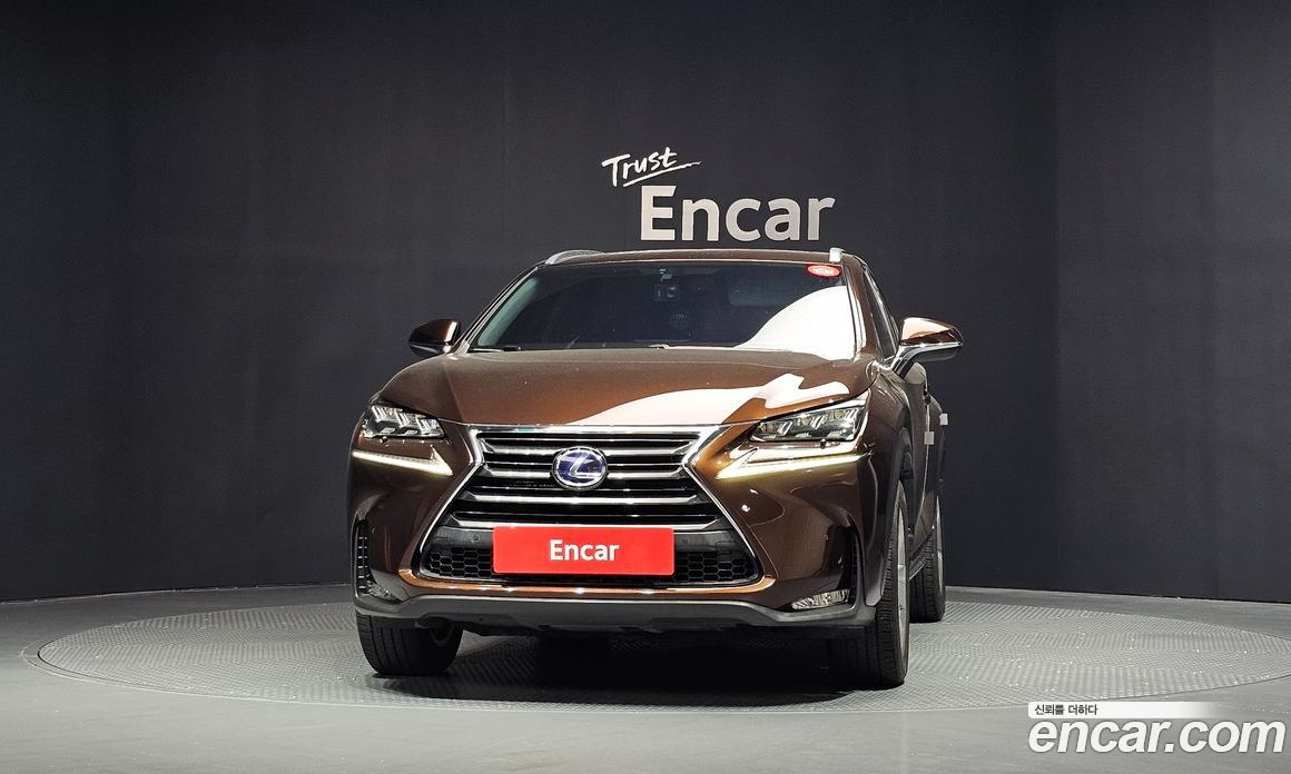 Lexus NX300h фото 3