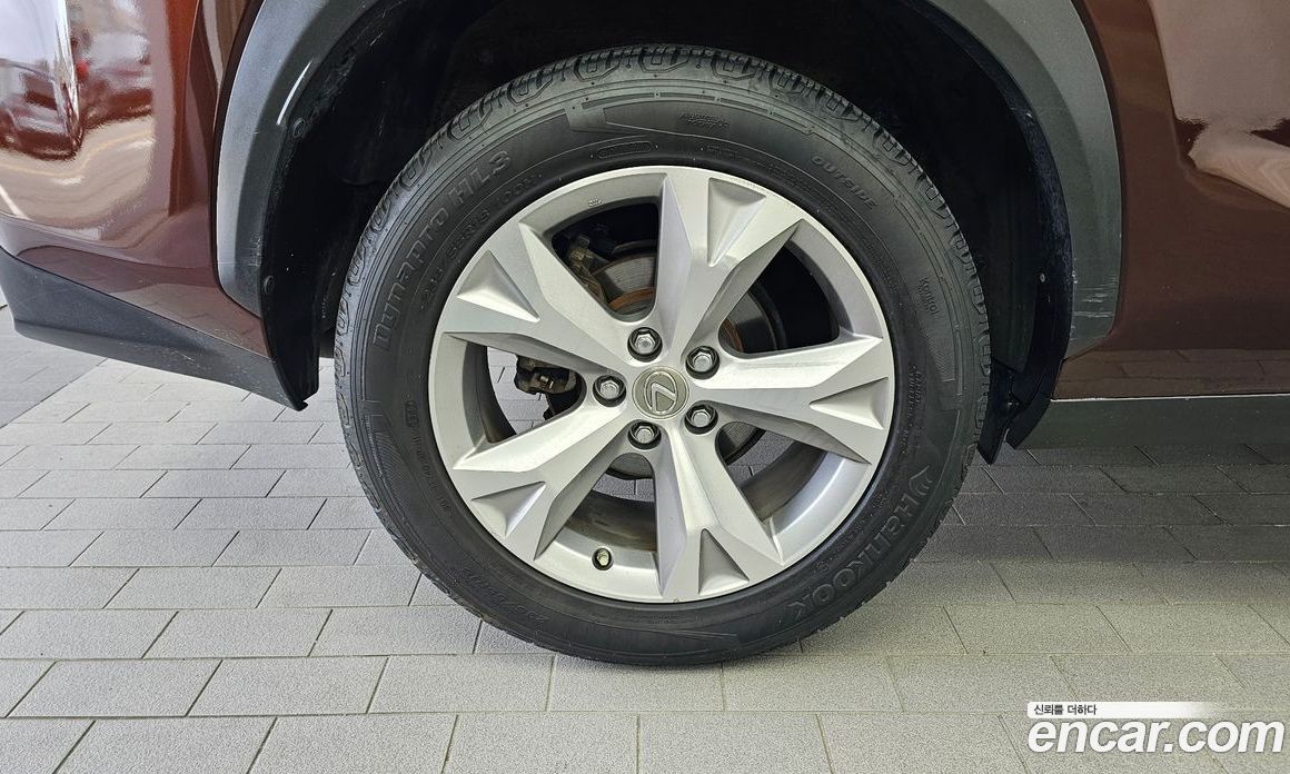 Lexus NX300h фото 5
