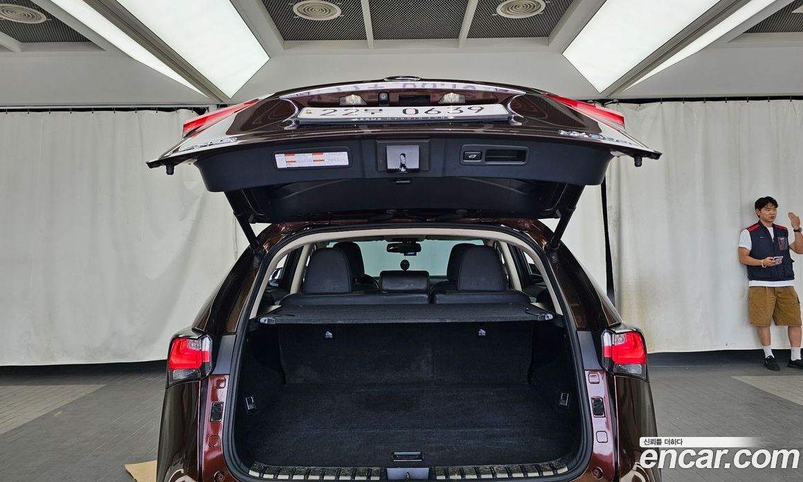 Lexus NX300h фото 20