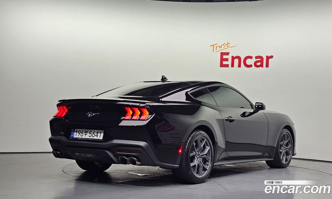 Ford Mustang 7th Gen фото 2