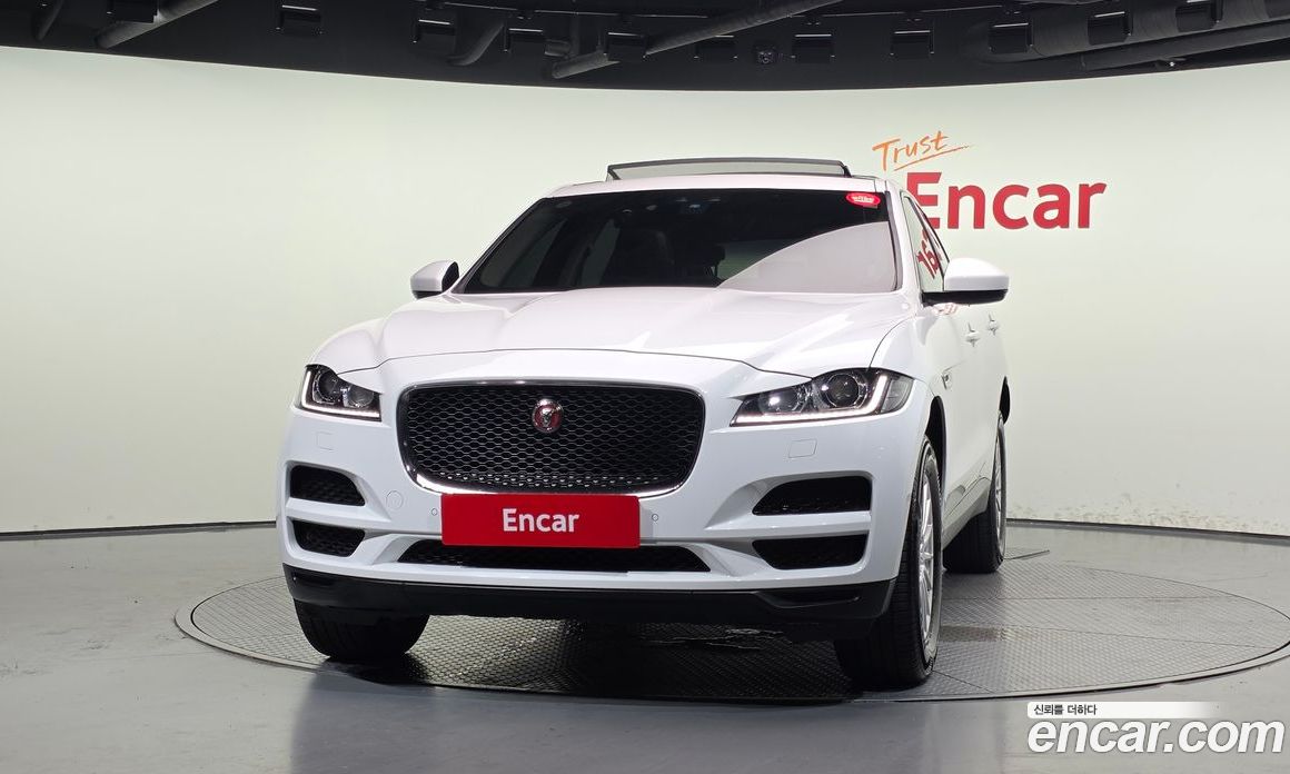 Jaguar F-PACE фото 3