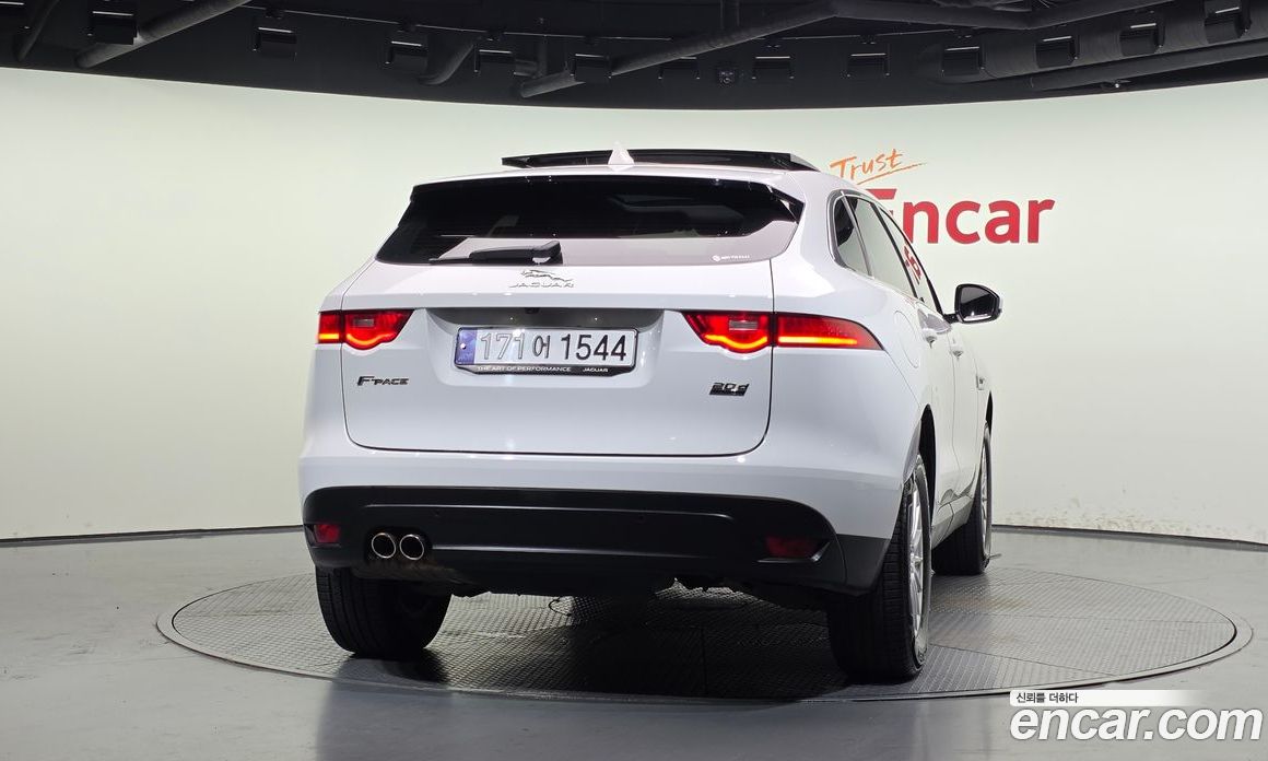 Jaguar F-PACE фото 4