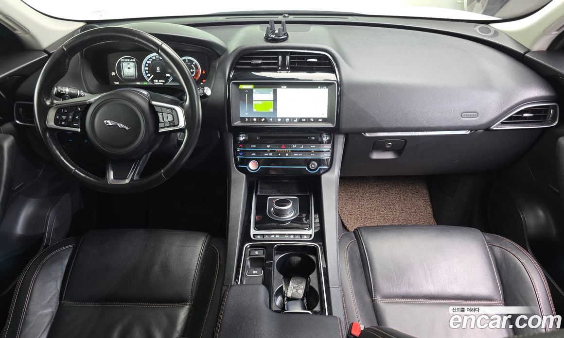 Jaguar F-PACE фото 7