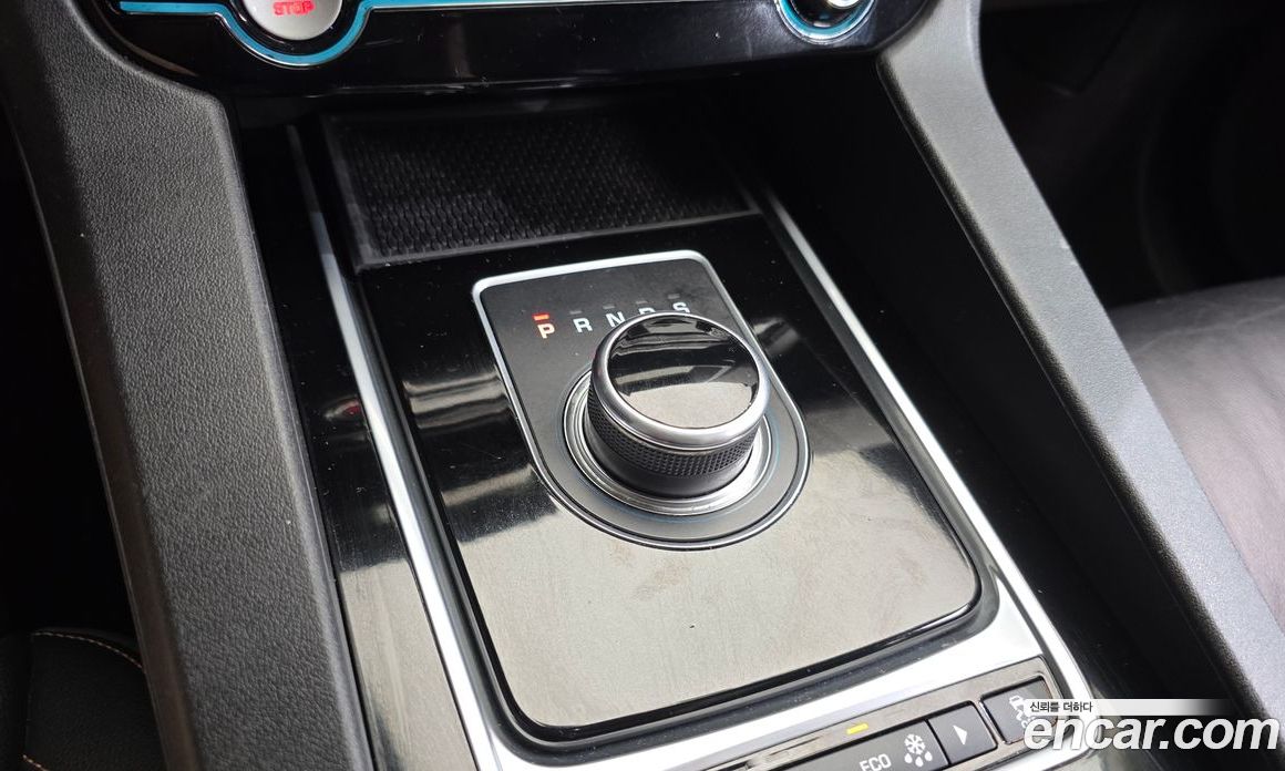Jaguar F-PACE фото 9
