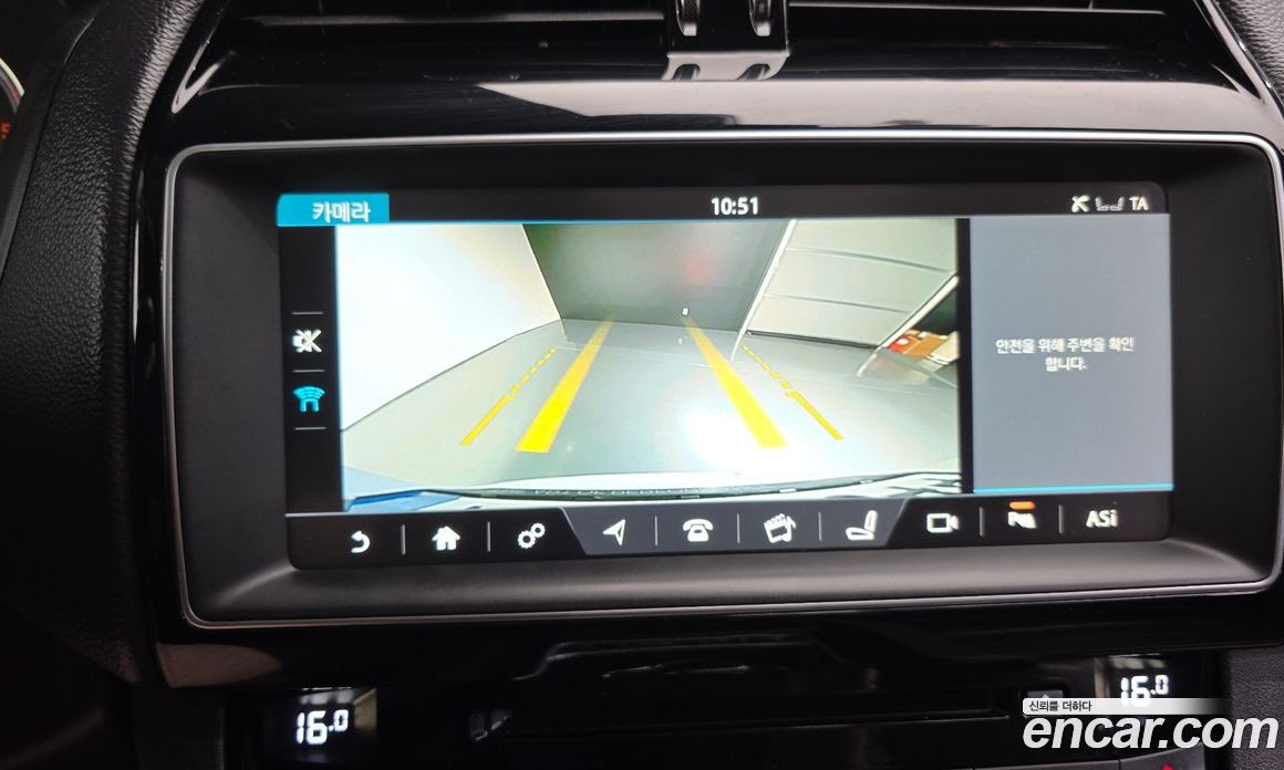 Jaguar F-PACE фото 15