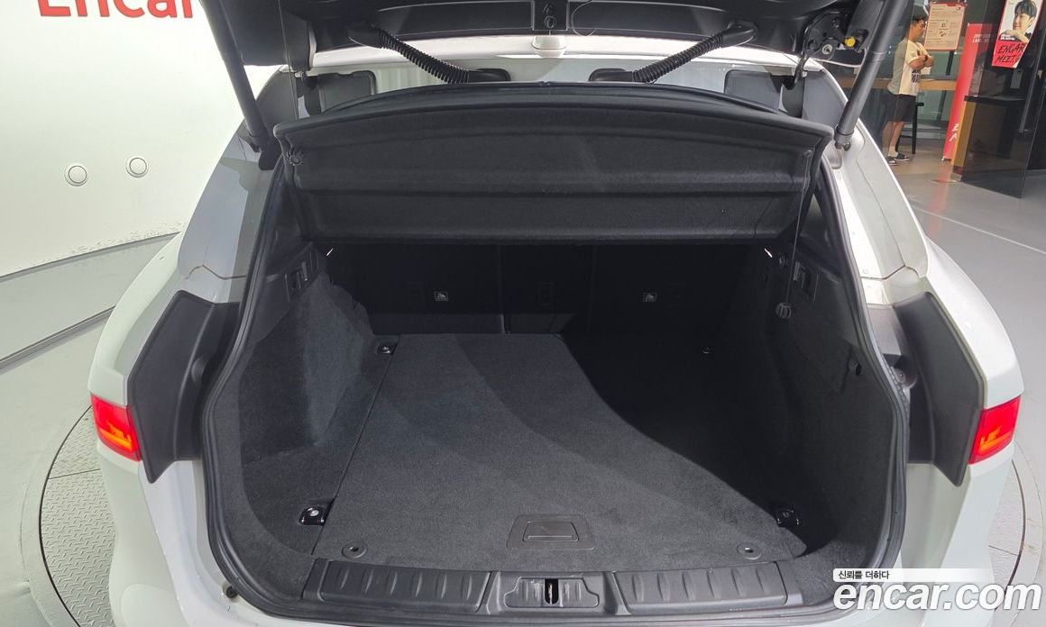 Jaguar F-PACE фото 20