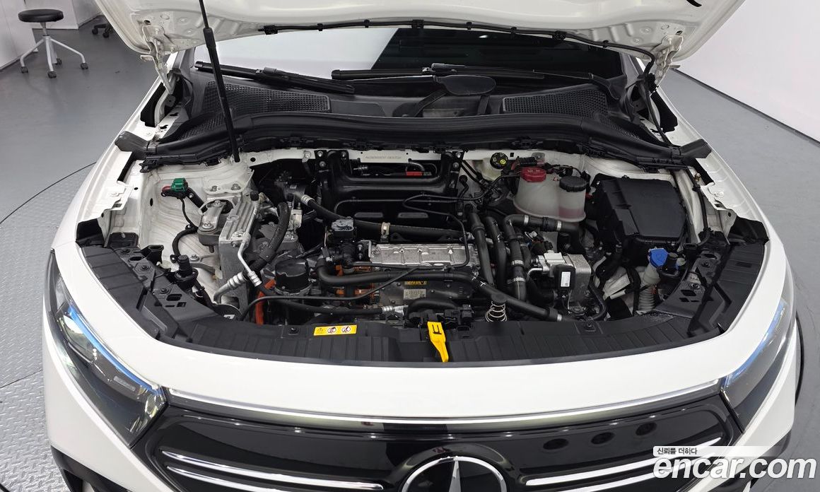 Mercedes-Benz EQA H243 фото 6
