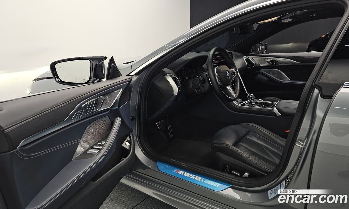BMW 8-Series (G15) фото 10