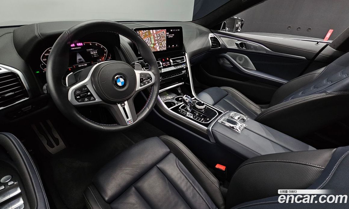BMW 8-Series (G15) фото 27