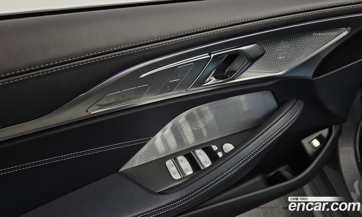 BMW 8-Series (G15) фото 28