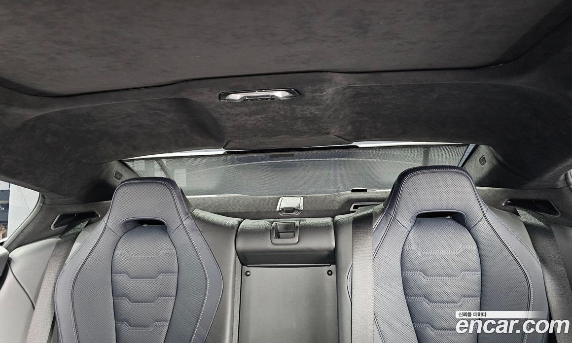 BMW 8-Series (G15) фото 31