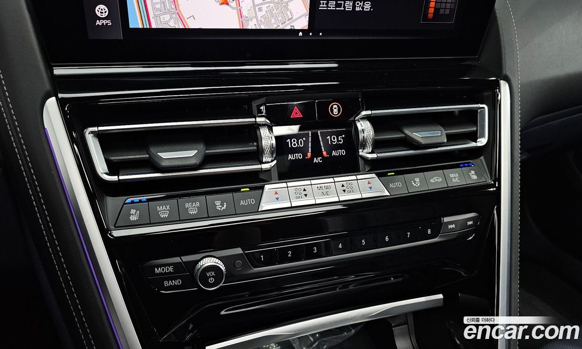 BMW 8-Series (G15) фото 33