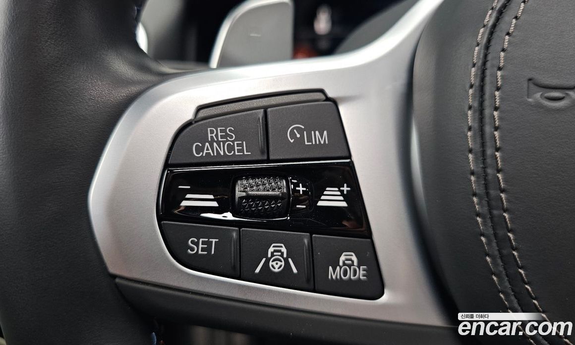 BMW 8-Series (G15) фото 34