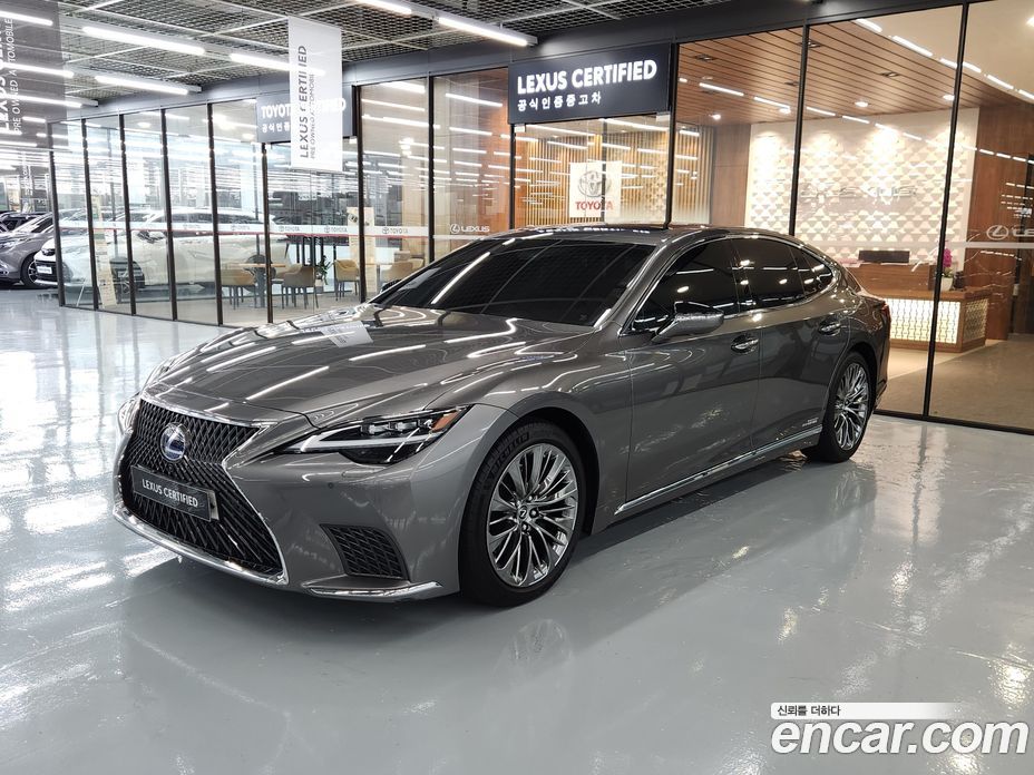 Lexus LS500h 5th Gen