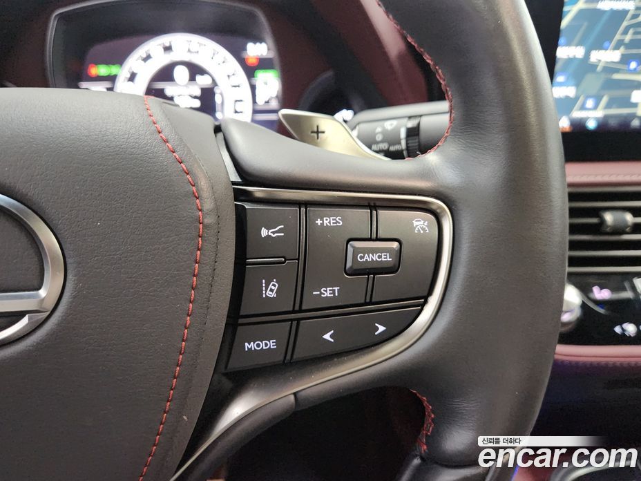 Lexus LS500h 5th Gen фото 13