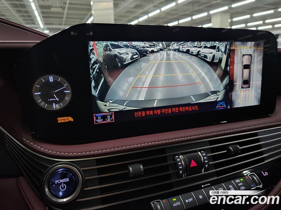 Lexus LS500h 5th Gen фото 15