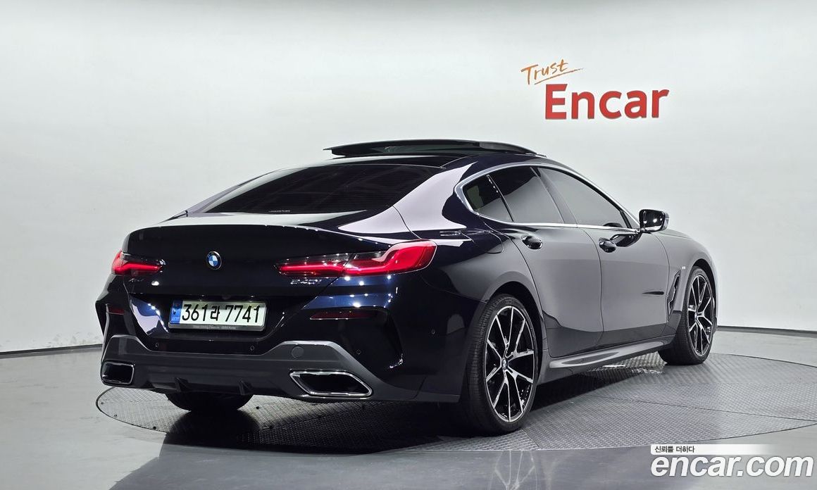 BMW 8-Series (G15) фото 2