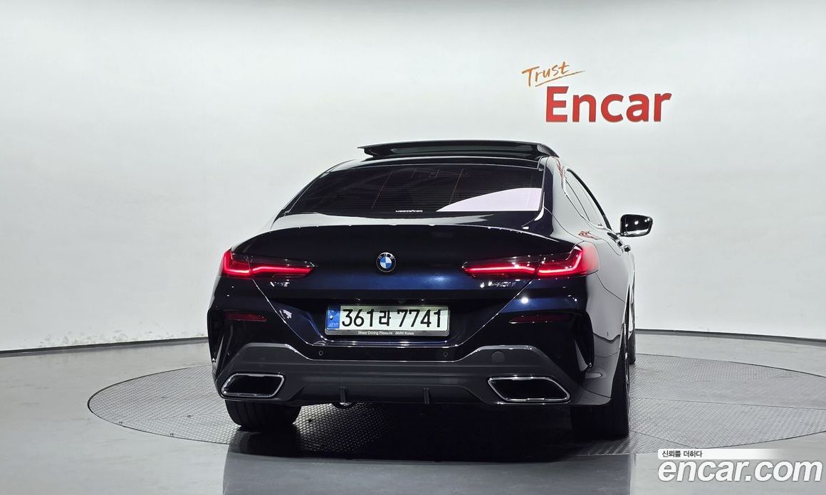BMW 8-Series (G15) фото 4
