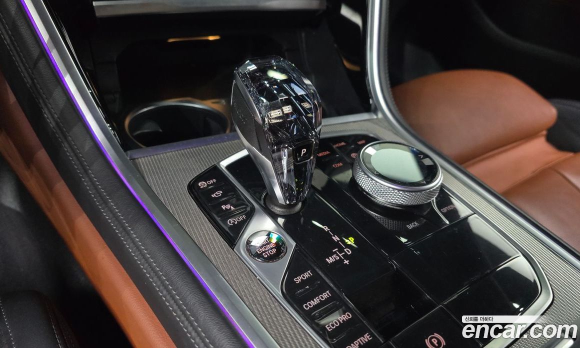 BMW 8-Series (G15) фото 9