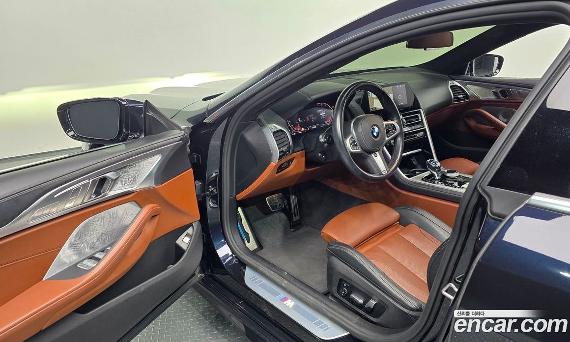 BMW 8-Series (G15) фото 11