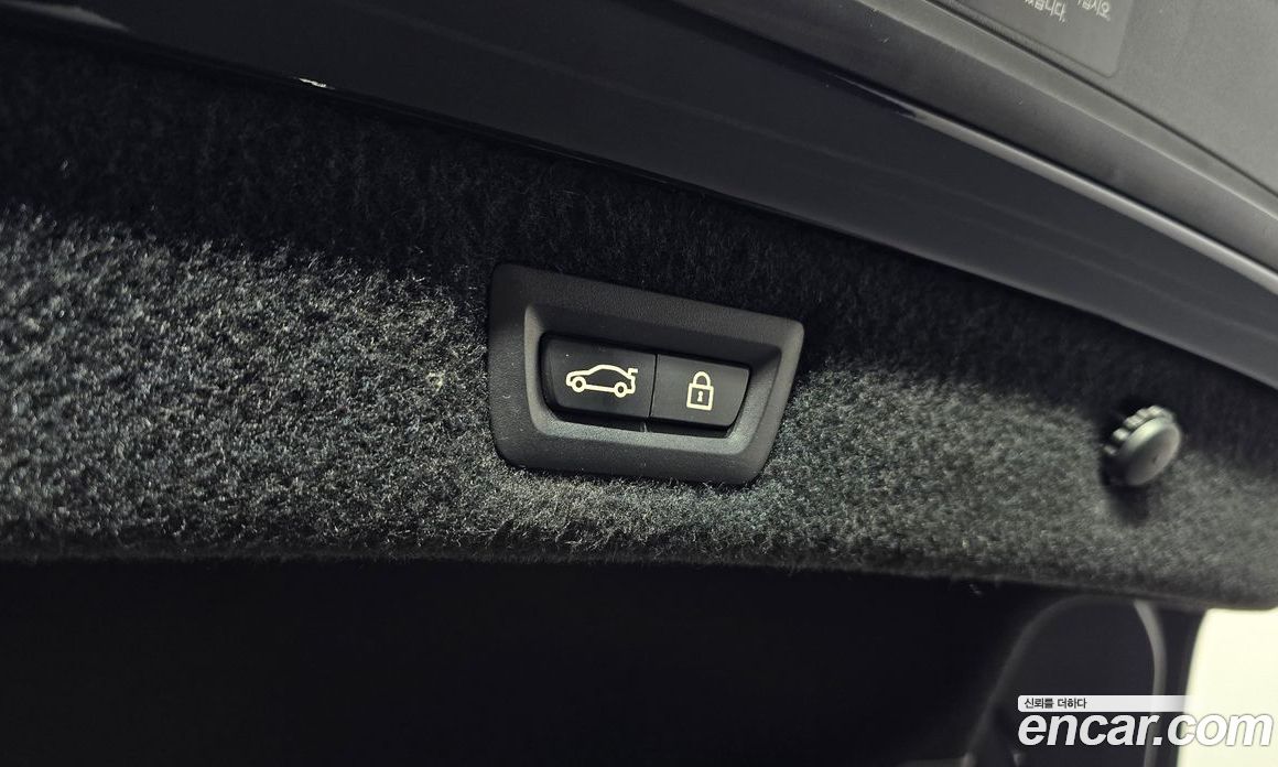 BMW 8-Series (G15) фото 19